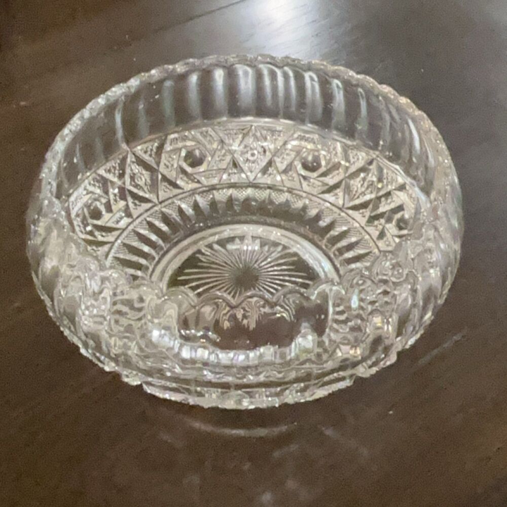 L.E. Smith Clear Cut Glass Decorative Bowl Starburst Sawtooth Rim 6" beautiful